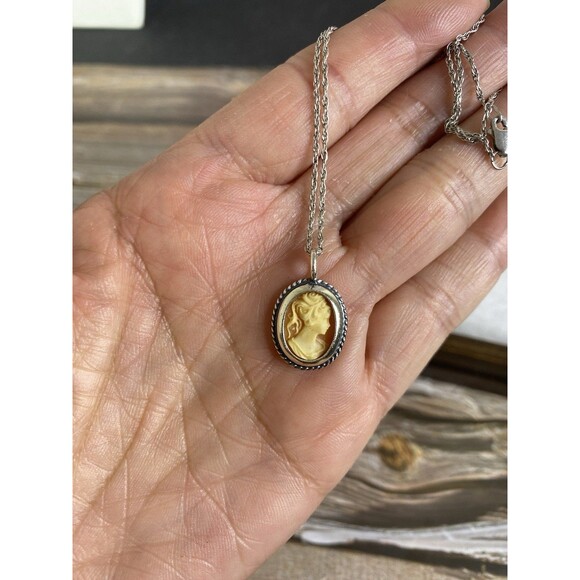 Vintage Sterling Silver 925 Cameo Pendant - Picture 8 of 9